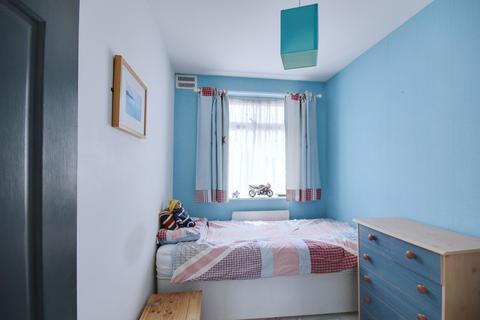 10 Westlyn Close, Rainham, RM13 9JP