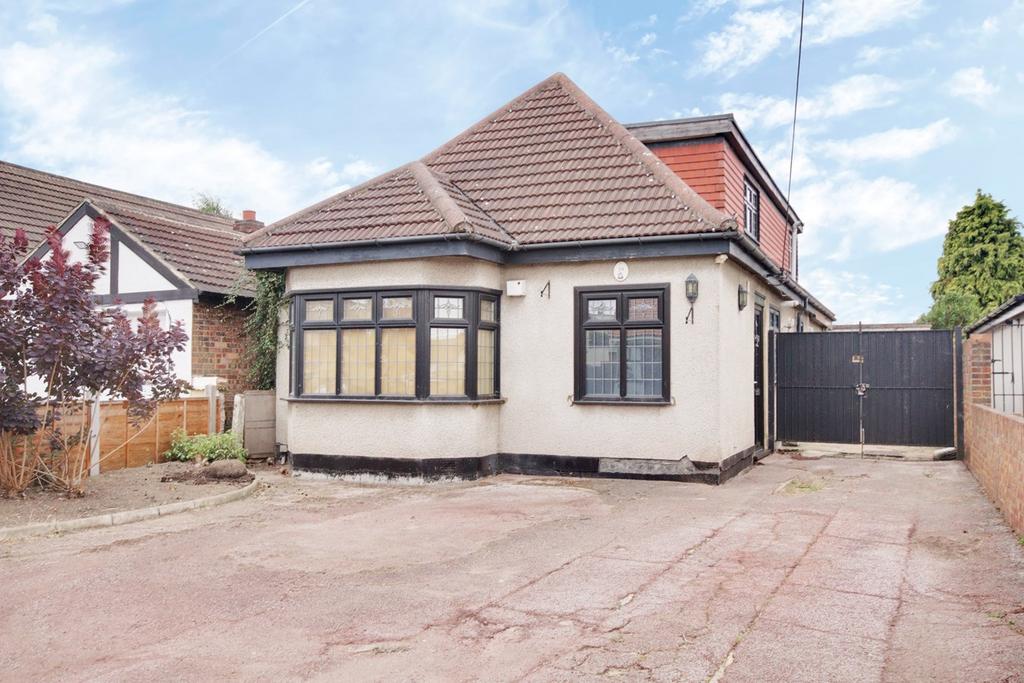 Briscoe Road, Rainham RM13 5 bed detached house £525,000