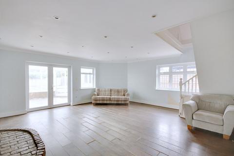 79 Briscoe Road, Rainham, RM13 9QG
