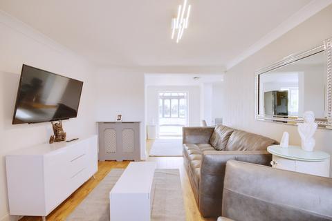 4 Neptune Close, Rainham, RM13 8SY