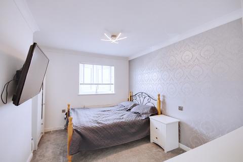4 Neptune Close, Rainham, RM13 8SY