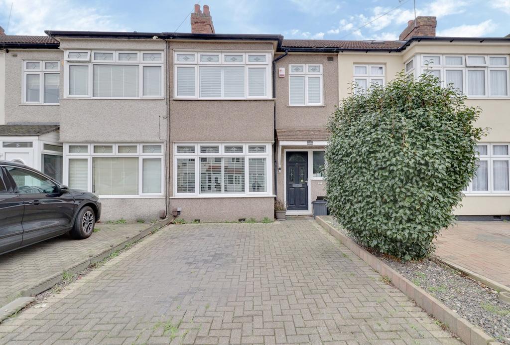 Ellis Avenue, Rainham RM13 3 bed terraced house £400,000