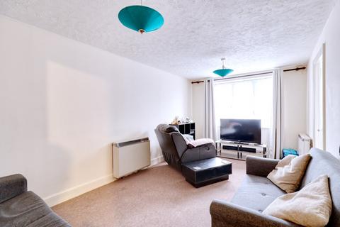 16 Bernice Close, Rainham, RM13 9JD