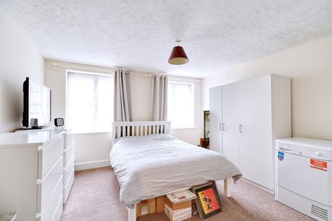 16 Bernice Close, Rainham, RM13 9JD