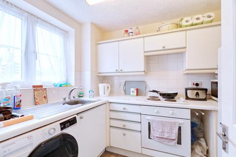 16 Bernice Close, Rainham, RM13 9JD