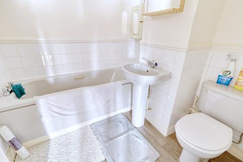 16 Bernice Close, Rainham, RM13 9JD