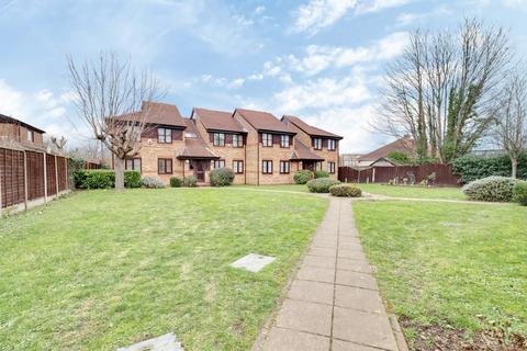 16 Bernice Close, Rainham, RM13 9JD