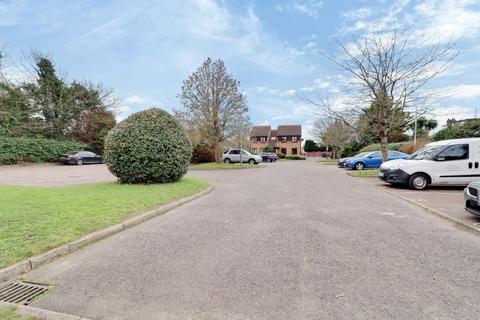 16 Bernice Close, Rainham, RM13 9JD