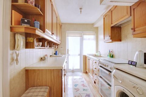 22 Ford Close, Rainham, RM13 7AU