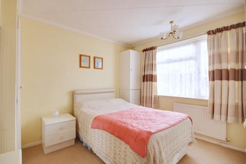 22 Ford Close, Rainham, RM13 7AU