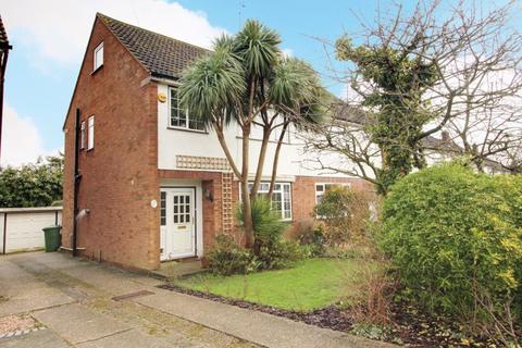 18 Goffs Crescent, Goffs Oak, Waltham Cross, EN7 5JR