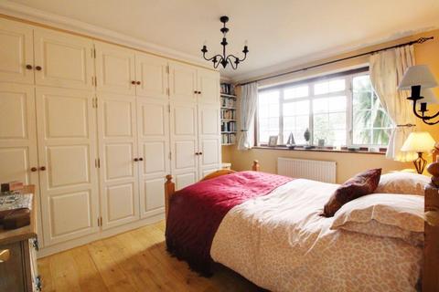 18 Goffs Crescent, Goffs Oak, Waltham Cross, EN7 5JR