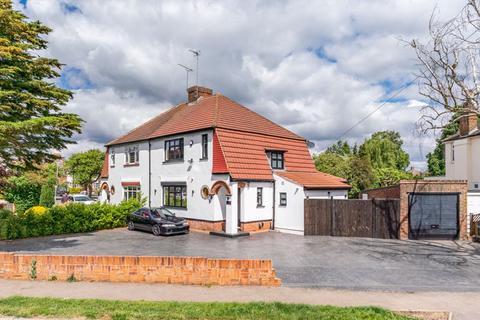 16 Millcrest Road, Goffs Oak, Waltham Cross, EN7 5NN