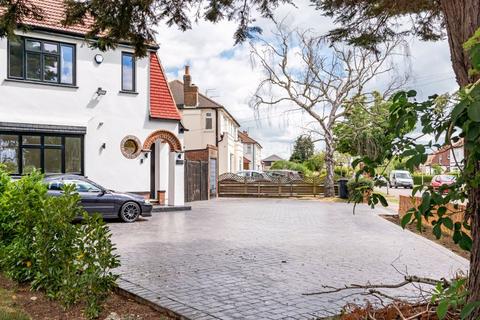 16 Millcrest Road, Goffs Oak, Waltham Cross, EN7 5NN