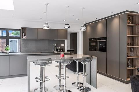 16 Millcrest Road, Goffs Oak, Waltham Cross, EN7 5NN