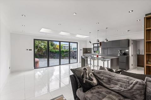 16 Millcrest Road, Goffs Oak, Waltham Cross, EN7 5NN