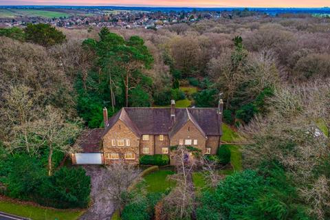 16 Carbone Hill, Northaw, Potters Bar, EN6 4PL