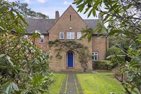 16 Carbone Hill, Northaw, Potters Bar, EN6 4PL