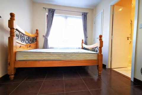 3 bedroom flat to rent, Brabazon Street, London E14