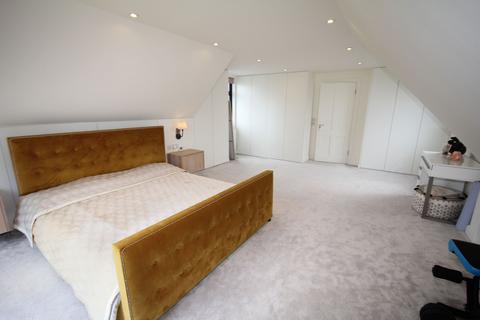 4 bedroom detached house for sale - Nicholls Avenue, Uxbridge, UB8