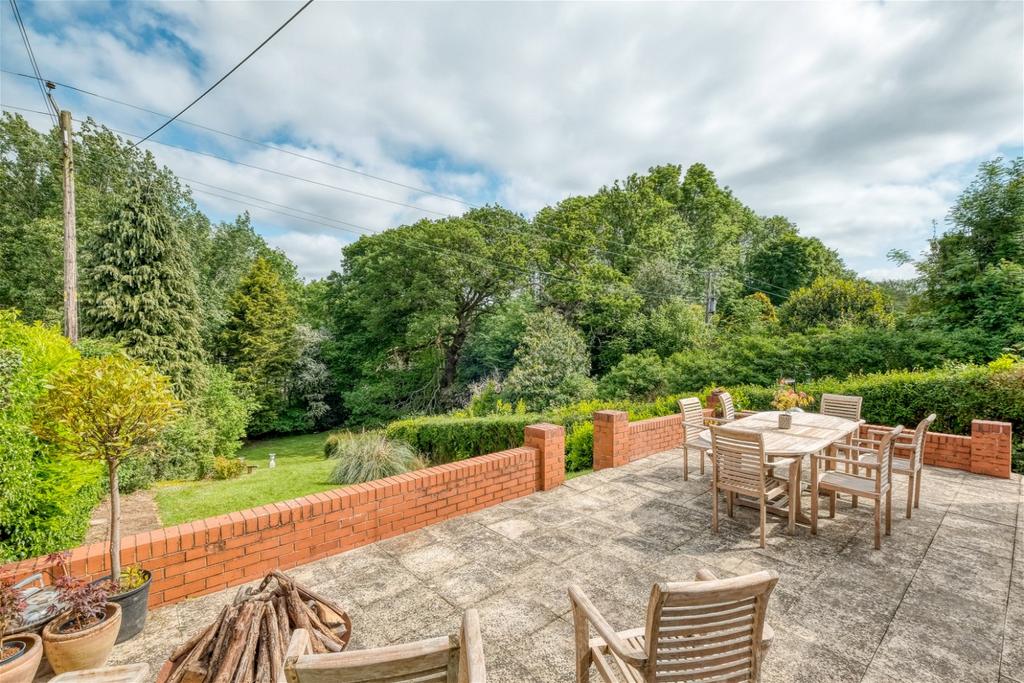 Dagtail Lane, Astwood Bank B97 5QT 4 bed detached house £530,000