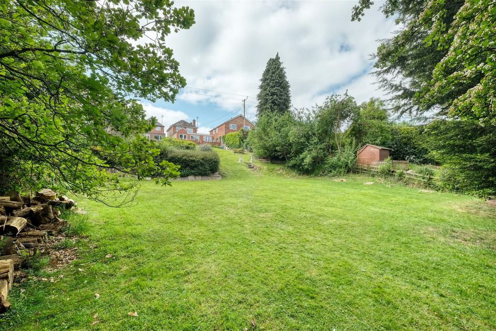 Dagtail Lane, Astwood Bank B97 5QT 4 bed detached house £530,000