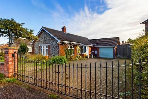 3 bedroom bungalow for sale - Station Road, Harleston, Norfolk, IP20 9ES