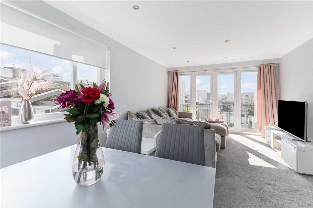 Riccarton, Westwood, EAST KILBRIDE 2 bed apartment £85,000