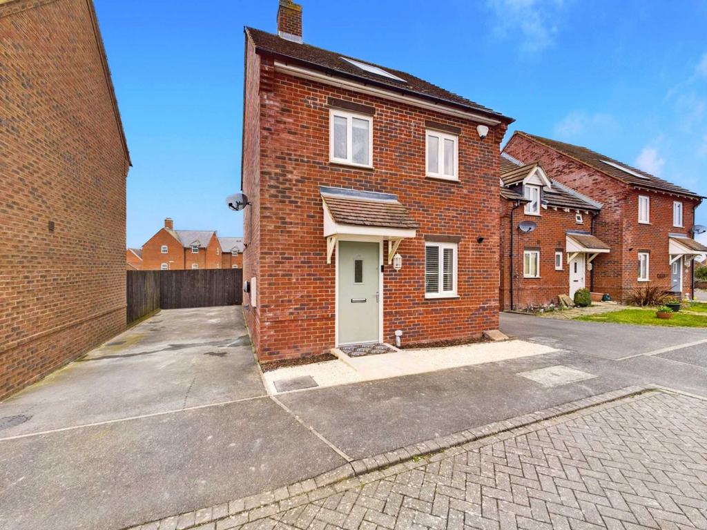 Lakeside Road, Chinnor OX39 3 bed detached house for sale £450,000