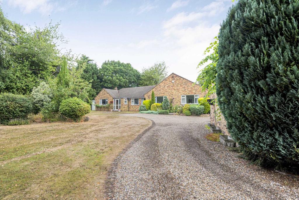 Crowell Hill, Chinnor OX39 5 bed detached bungalow £1,200,000