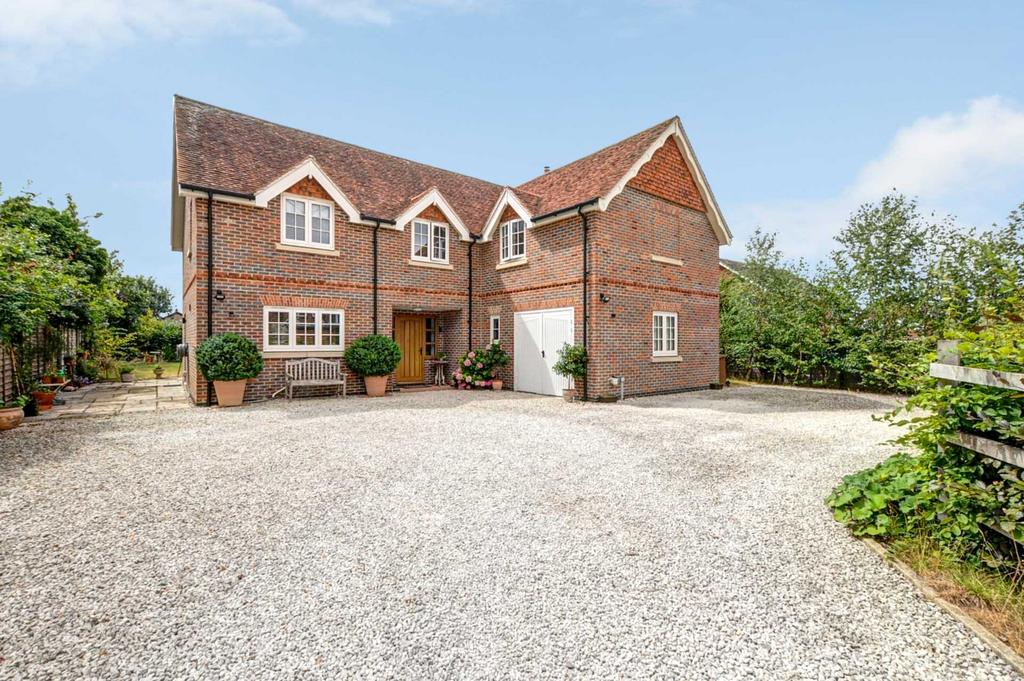 Station Road, Chinnor OX39 5 bed detached house for sale £850,000