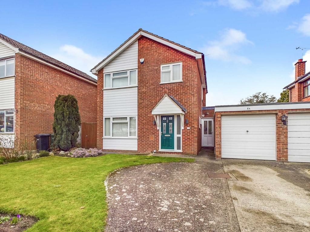 Cowleaze, Chinnor OX39 3 bed link detached house £550,000