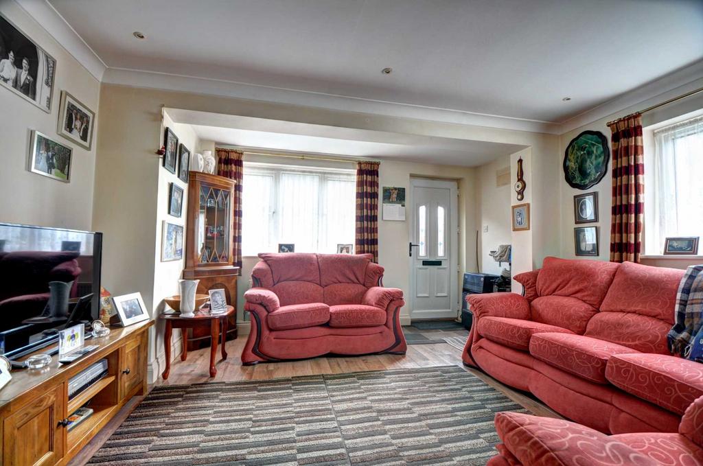 Jasmine Crescent, Princes Risborough HP27 1 bed house for sale £290,000