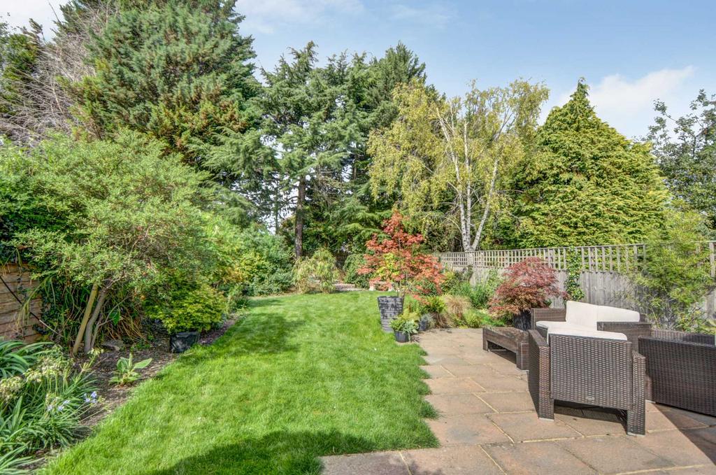 Westmead, Princes Risborough HP27 2 bed semidetached house £450,000