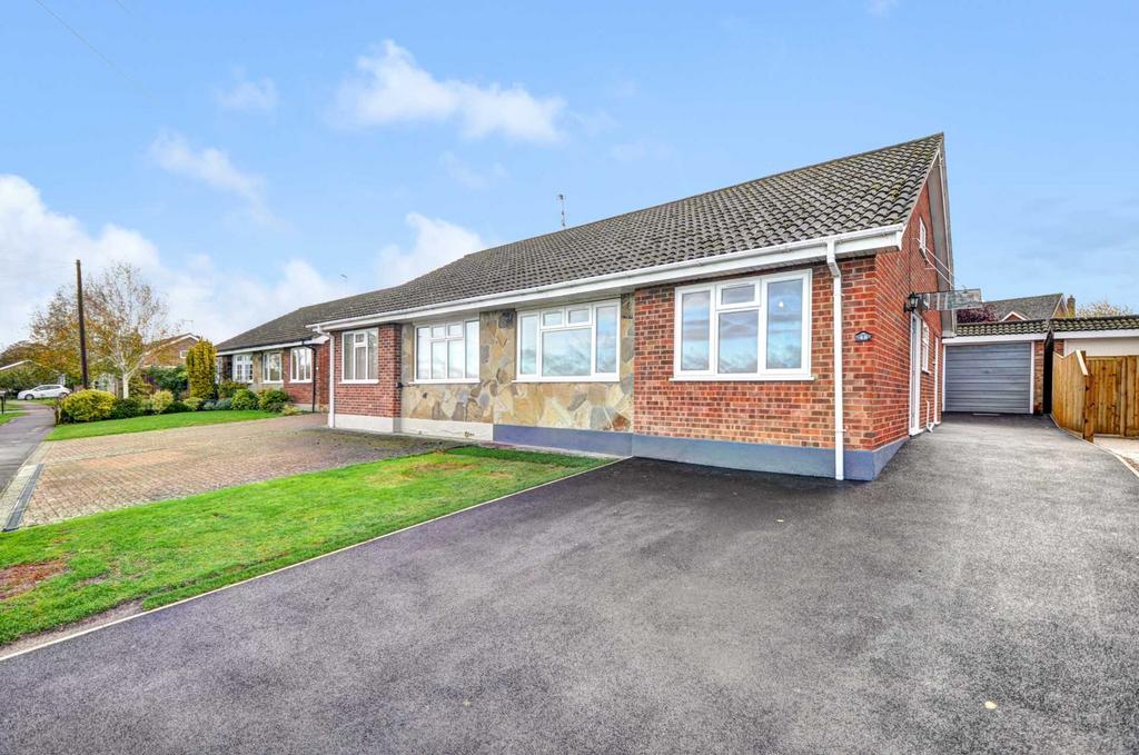 Wellington Avenue, Princes Risborough HP27 2 bed semidetached house