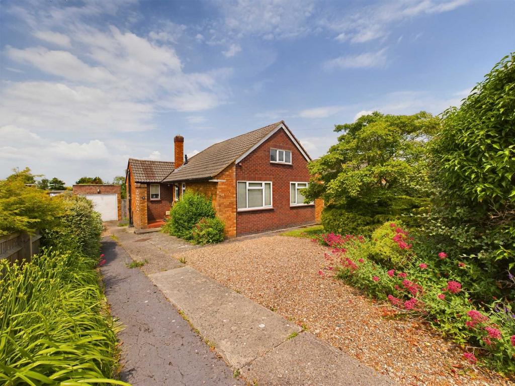 Wellington Avenue, Princes Risborough... 3 bed detached house £500,000