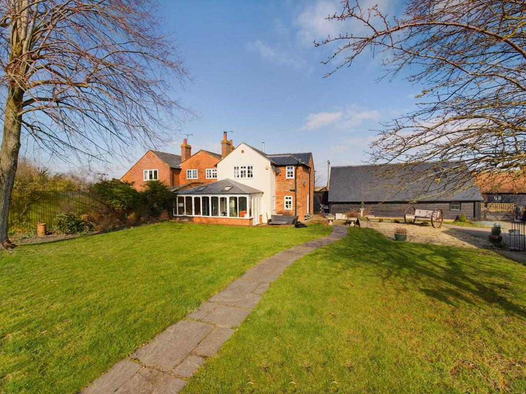Stockwell Lane, Aylesbury HP17 3 bed equestrian property for sale £