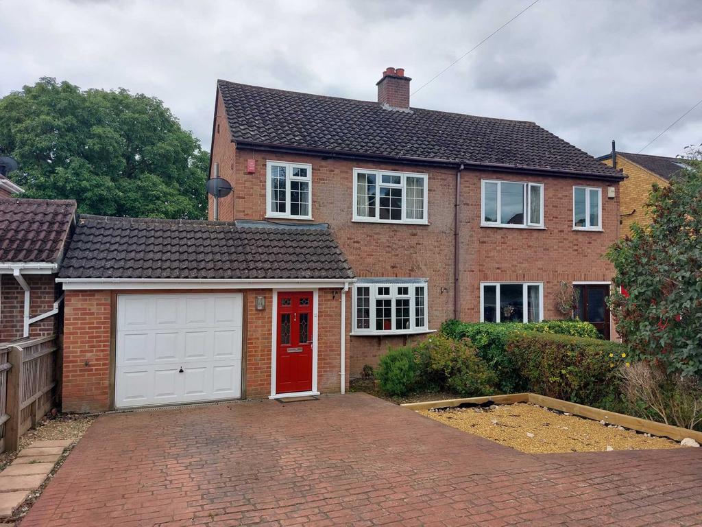 Seymour Park Road, Marlow SL7 3 bed semidetached house £725,000