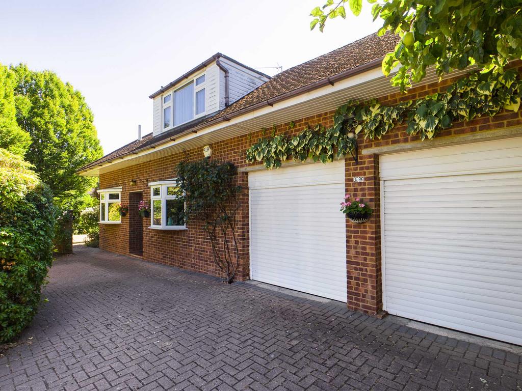 Harwood Road, Marlow SL7 4 bed detached house for sale £1,150,000