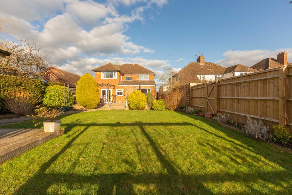 Marlow Road, High HP14 3 bed detached house £600,000