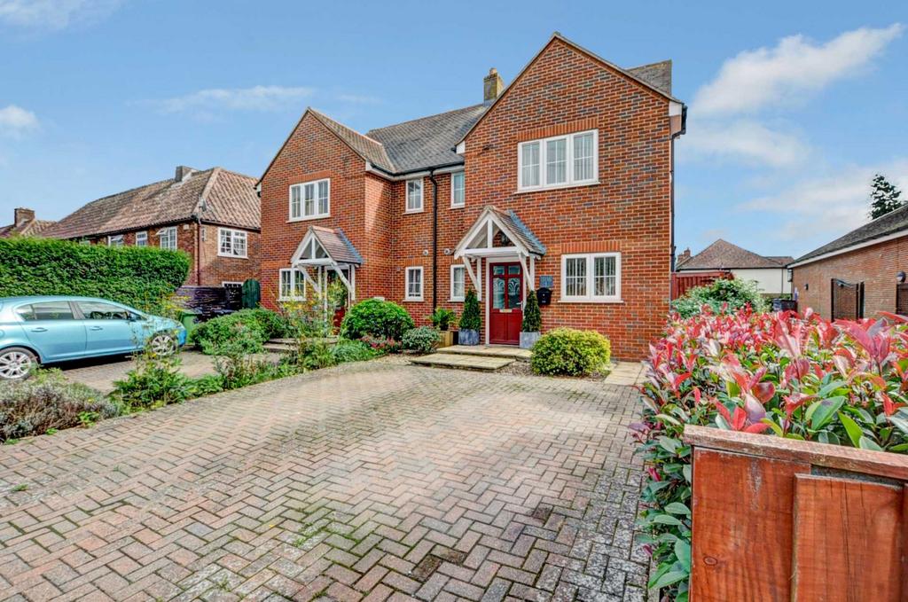 Road, High HP14 3 bed semidetached house for sale £430,000