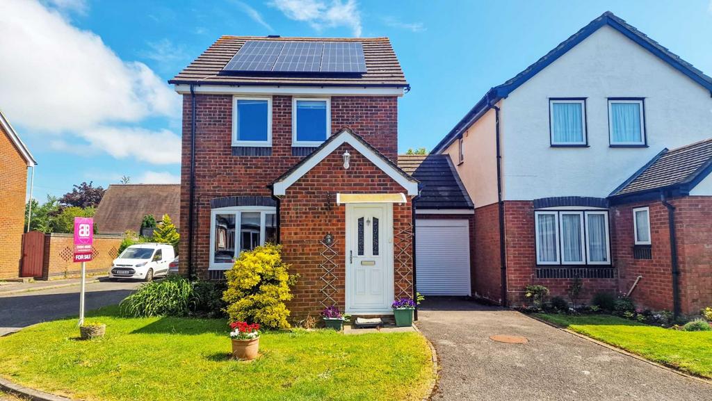 Chiltern Ridge, High HP14 3 bed detached house for sale £400,000