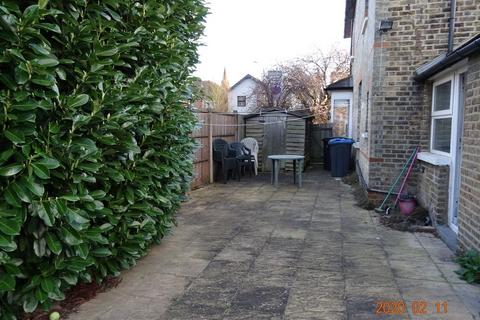 5 bedroom house share to rent, Kings Road, Kingston upon Thames, KT2 5JB