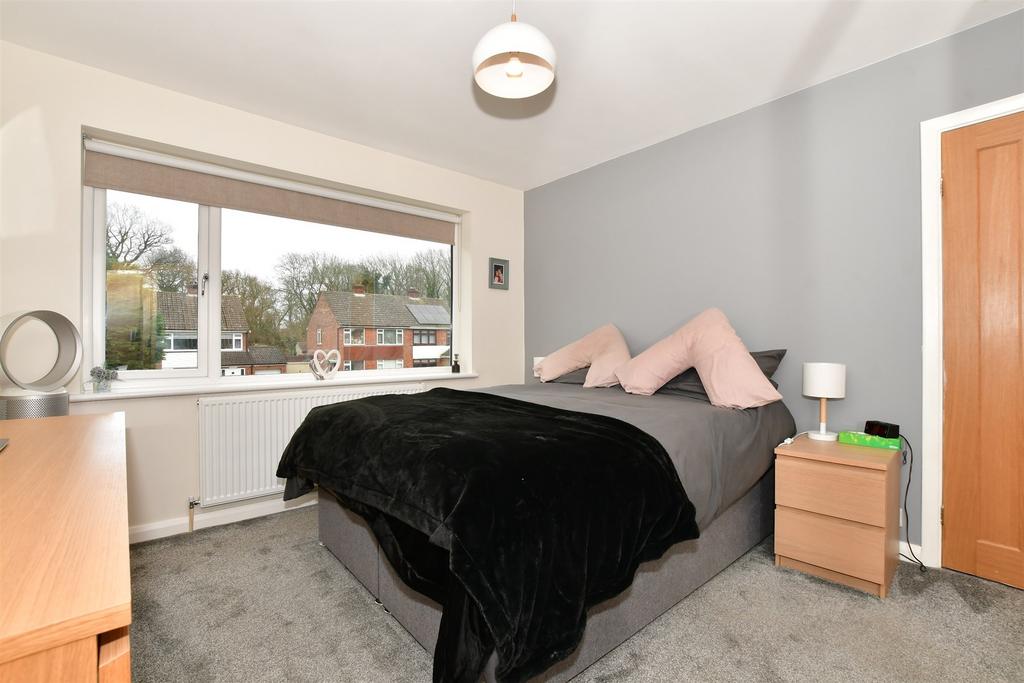 Viking Way, West Kingsdown... 3 bed semidetached house £450,000