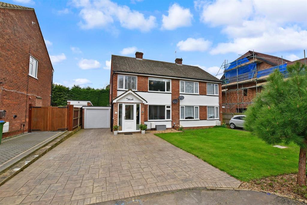 Viking Way, West Kingsdown... 3 bed semidetached house £450,000