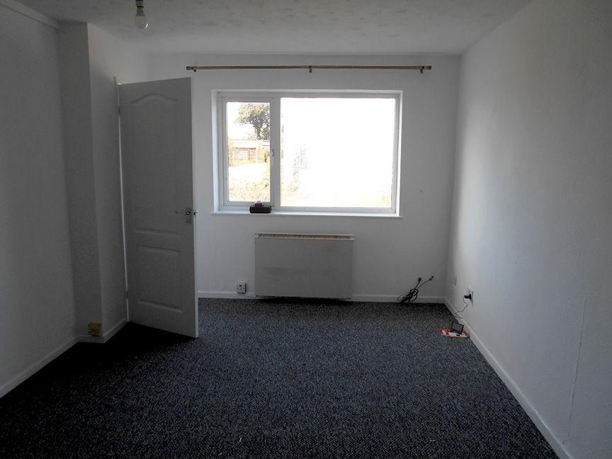 Tyn Rhos Estate, Gaerwen 3 bed terraced house £750 pcm (£173 pw)