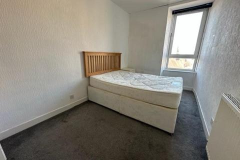 2 bedroom flat to rent, Park Avenue, Stobswell, Dundee, DD4