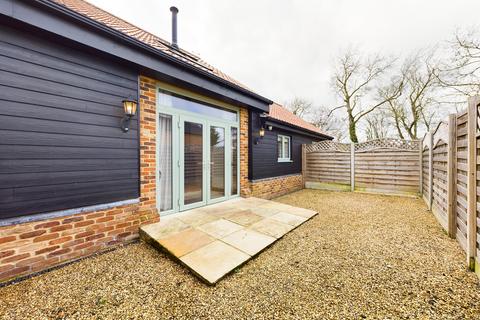 2 bedroom barn conversion to rent, King Row, Shipdham, IP25