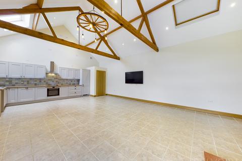 2 bedroom barn conversion to rent, King Row, Shipdham, IP25