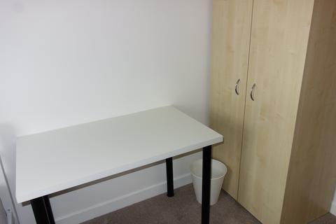 6 bedroom house to rent, Howard Road, Surbiton, KT5 8SA